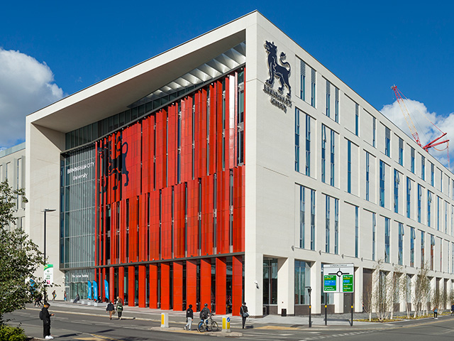 Delivering an award-winning school building - the 24,300m² Curzon Building - on budget and programme.